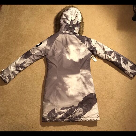 Aritzia winter jacket - new with tags - Picture 3 of 7